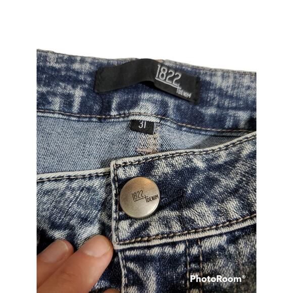 1822 Denim | Stone Washed Lightly Distressed Jean Shorts | Size 31 - Picture 2 of 5